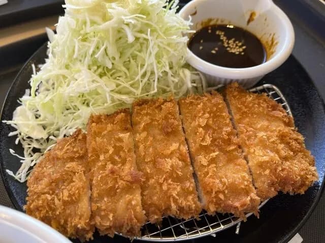 いいかい学生さん。トンカツのな、1番美味しい食べ方を教えたげるさ