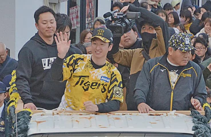 和泊町の『近本光司優勝セレモニー』、可愛すぎる