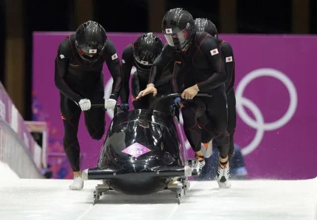 【悲報】海外ボブスレー選手「なぁ日本、いつも二人だけどだいじょうぶか？」
