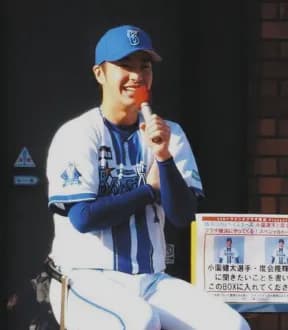 DeNA度会隆輝、『相川ボディー』で２桁本塁打狙う 「筋肉もすごいし、骨もめっちゃ太い」