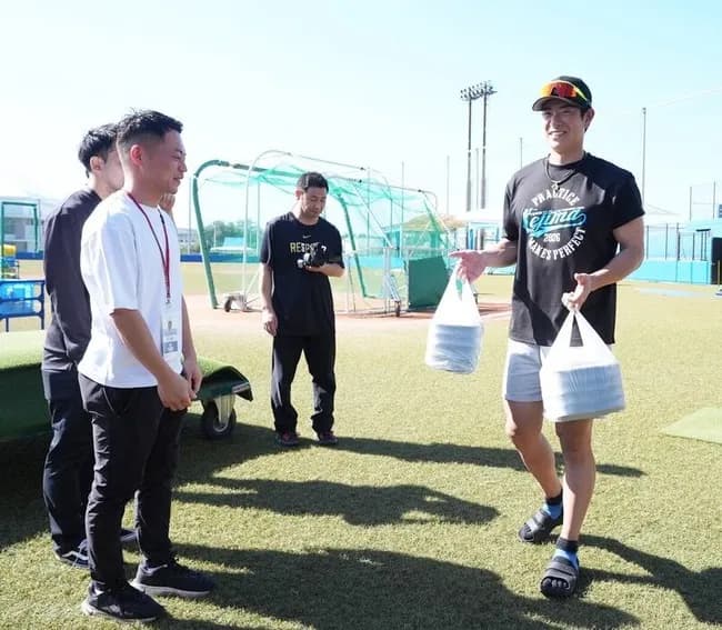 【悲報】巨人松本剛さん、阿部監督が設計に助言した野球場で自主トレしてしまうwwwwwwwwwwwwwwwwwwwwwwwwwww
