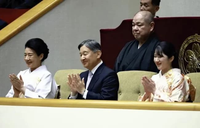 【悲報】八角理事長、天覧相撲で史上初の横綱大関総崩れにブチギレ