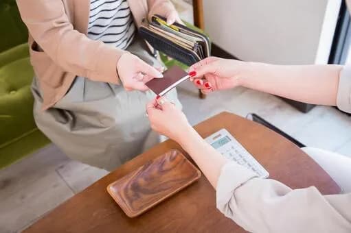 【急募】私「さきに私が払っておくね」→私「お会計4430円だったよ！」さて、この時いくら渡すか書いてね
