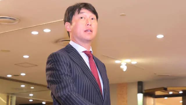 カープ新井監督『ベテラン特別扱い』やめる。紅白戦初日からサバイバル明言