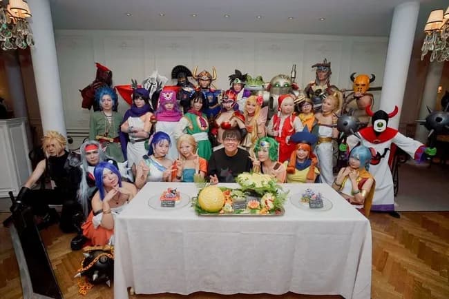 【画像】堀井雄二、髪型がおかしいと話題