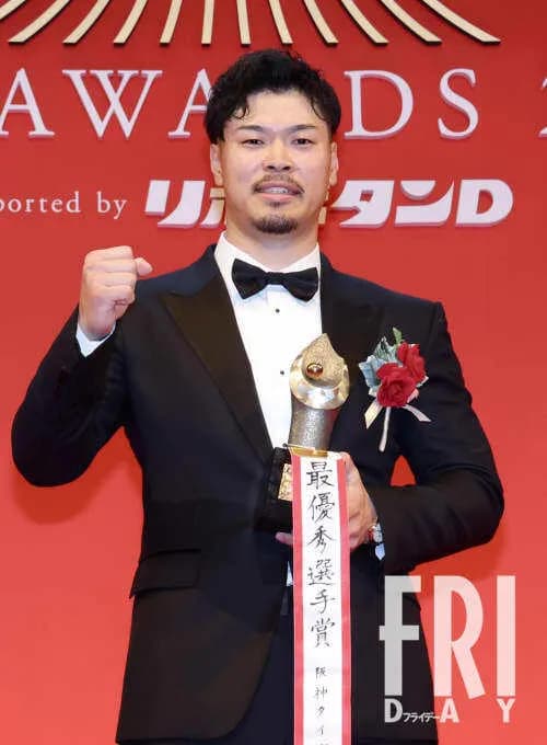 阪神・佐藤輝明が異例の「自費個人キャンプ」検討か…メジャー挑戦めぐり球団と対立で両者一歩も引かず