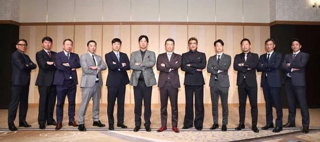 【悲報】 12球団監督勢揃いで身長サバ読みしている人がバレてしまうｗｗｗｗ