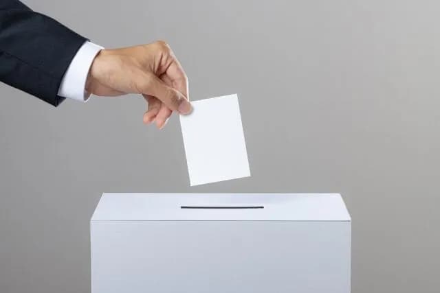 「選挙なんか行っても行かなくても一緒」←職場に未だにこれ言ってる奴おって怖い