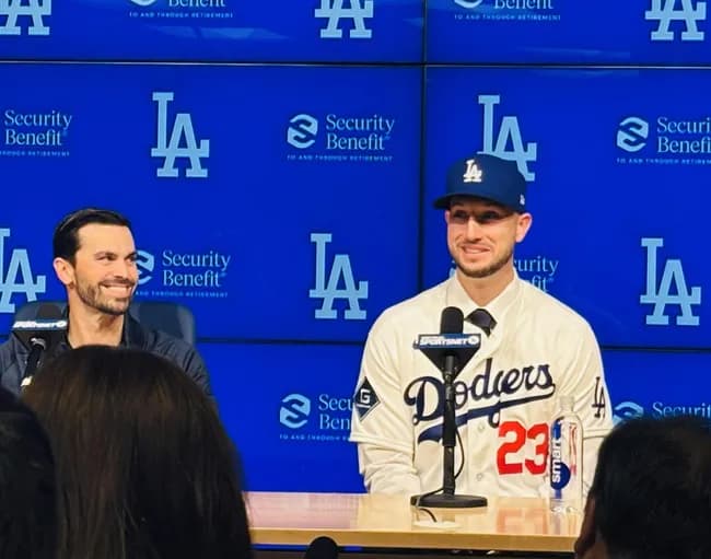 ドジャース・タッカーが入団会見「ここでプレーできることを楽しみにしている」背番号は23　5年連続20本塁打以上、2桁盗塁