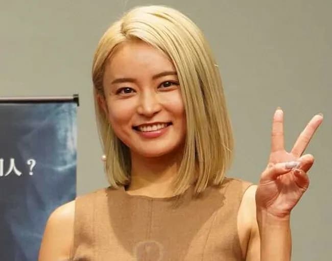 小島瑠璃子（32）「もうイジリや悪口で笑いとる番組には出ない。ハッピーな仕事だけ選んでやっていく」