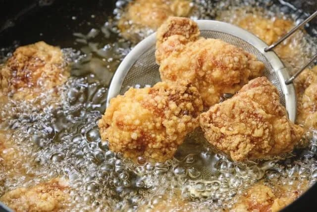 おじさん「歳とったら油物食べられなくなるよ」ワイ(10)「はえー」