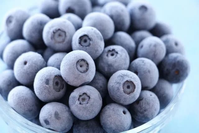 最近冷凍ブルーベリーにハマってるんやが