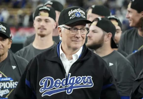 【悲報】ロサンゼルス・ドジャースさん、余りにも金を使い過ぎたせいで贅沢税のペナルティが限界突破ｗｗｗｗｗ