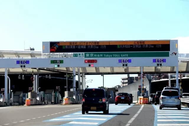 【悲報】ETCで詰まったワイ、クラクション鳴らされる