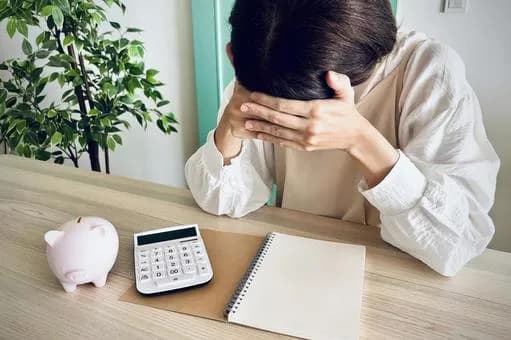 【悲報】日本人「生活苦しい…」アメリカ人「生活苦しい…」中国人「生活苦しい…」欧州人「生活苦しい…」