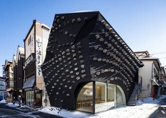 【画像】隈研吾が設計した草津温泉のペタペタ建築ｗｗｗｗ