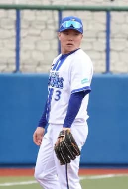 DeNAドラ1小田康一郎、充実のキャンプ初日に「プロ野球選手になったんだな」　特打では村田2軍監督が打撃投手を務める場面も