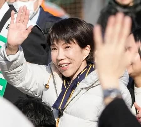 高市首相、支持者に腕を引っ張られて負傷　松坂かな？
