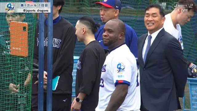 中日・サノー、いきなり柵越え12本！！ ファンから拍手と歓声巻き起こる