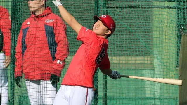 カープドラ1平川、柵越えは120m弾の豪快スイング。新井監督「実践でも対応力がありそう」