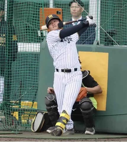 【阪神】侍ジャパン森下翔太が今キャンプ初のランチ特打で快音連発　糸井臨時コーチも見守る