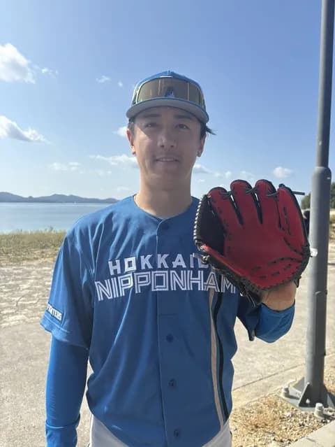 【日本ハム】北山亘基「自分の手からパワーを出すというか…」グラブの捕球面が赤い理由とは…