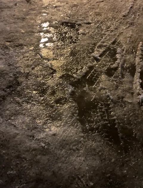 【悲報】北海道「昼に中途半端に溶けた雪が、夜に固まってツルツルになるンゴ」←これ