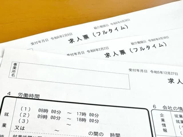 会社「毎月10日以上の休日は必ずあるが盆正月は無いぞ」