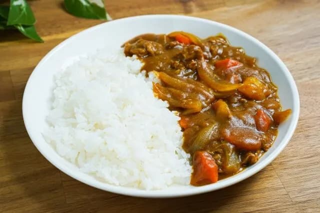 「カレーに野菜を一つだけ入れてカレーを成立させなさい（肉は豚こま）」←どうする？