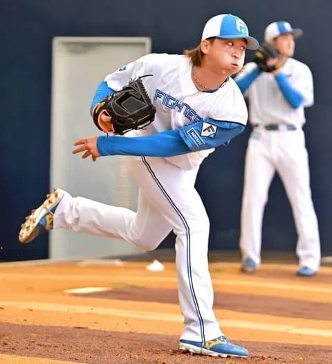 【日本ハム】細野晴希、”40分差”のフォーム改良に挑戦中…見守っていた新庄監督からは『足元』への質問が飛ぶ