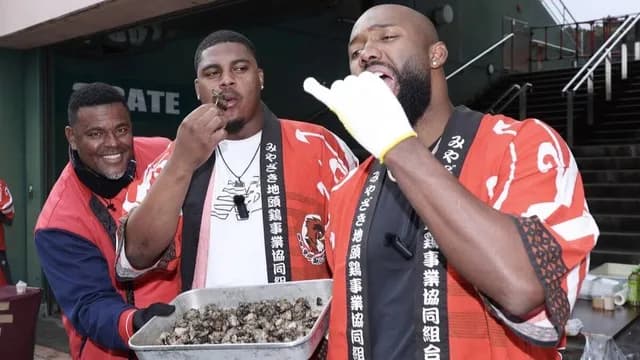 カープファビアンらが『みやざき地頭鶏』の炭火焼を体験！手練れた広報ぶりにファンも驚きの声