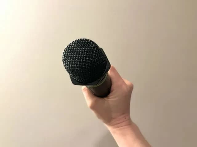 フリーアナウンサーってどうやって仕事取ってんの？