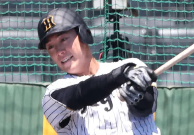 豊田寛、右手首に死球を受け退場　投手は早川