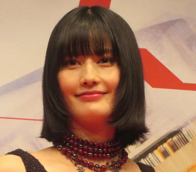 【朗報】橋本愛「どうして真っ当なことを言葉にするのに勇気が必要なんだろう」反戦に一石を投じる