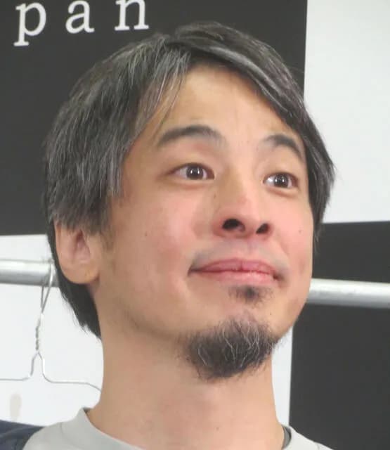 【悲報】ひろゆき（49）「若者に半年以上の介護業務に就くことを強制させよ！ただし500万円払えば免除とする」