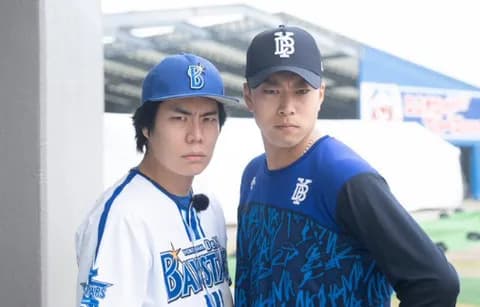 DeNA宜野湾キャンプに令和ロマン、大鶴肥満らが来場　「似ている」と話題のくるまと入江大生が初対面「ケムリも驚く速さ」で意気投合ｗｗｗ