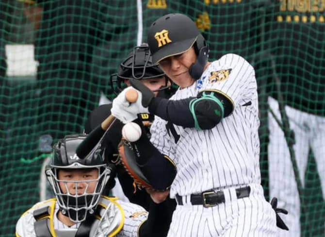 昨日死球を受けた豊田寛さん、練習メニュー表に名前なし