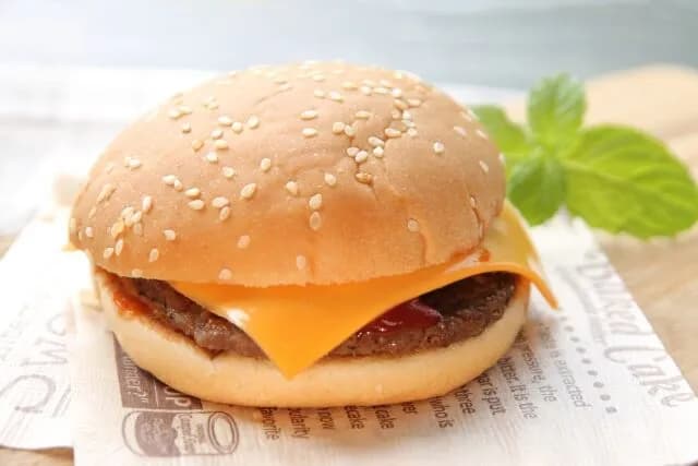 ハンバーガー、若干気軽に食える値段じゃなくなりはじめる・・・・・