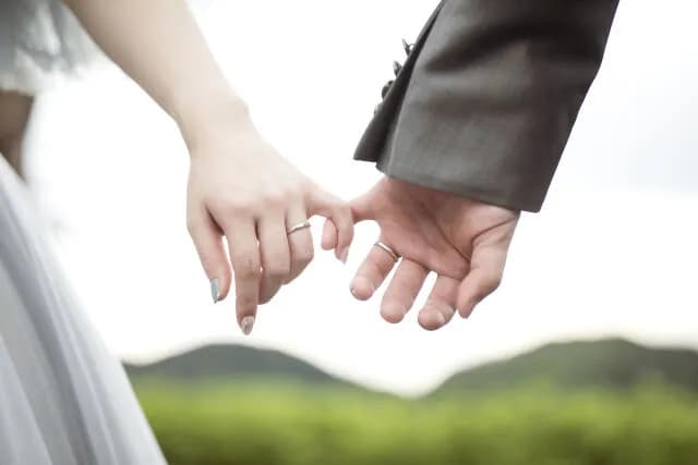月収29万で結婚出来る？