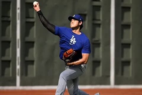 ドジャース大谷翔平バッテリー組キャンプインへ　身体検査＆キャッチボール＆置きティー