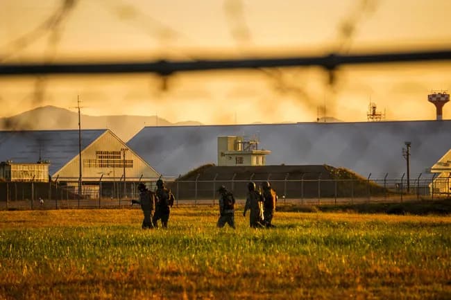 自衛隊「人員が足りなさすぎる！というか、一番下の階級が全くいないんだよ」