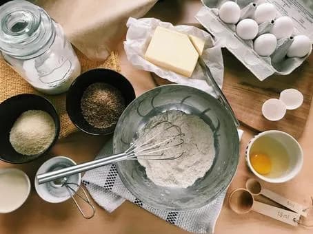 【悲報】ワイ「お菓子作るぞー」レシピ「砂糖100gですバター100gです生クリーム100gです」