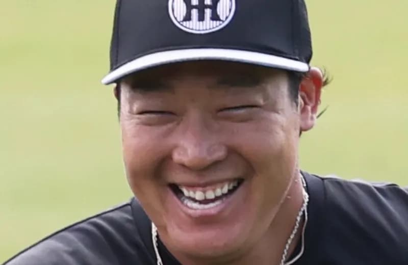 【朗報】大山悠輔、まるで2歳児のような笑顔を見せる