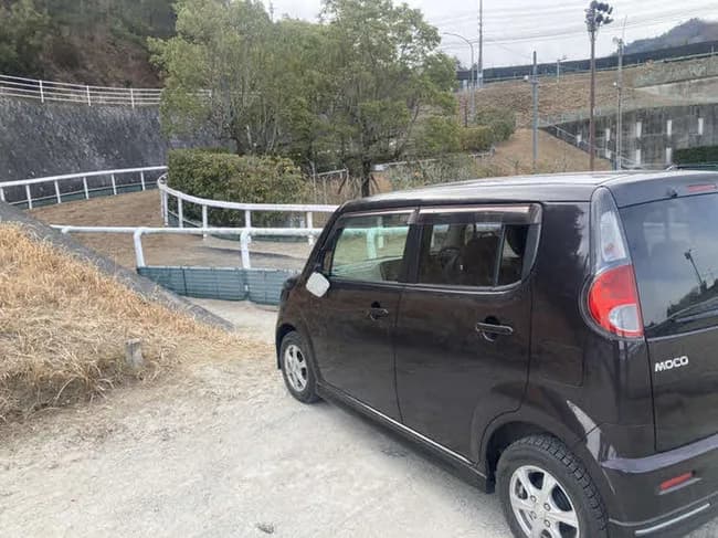 女性が運転する軽自動車がトレセン内を暴走「何を考えているのか分からない」