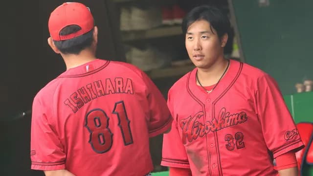 カープ石原(正捕手候補)、2塁へ悪送球連発←ちょっと心配。