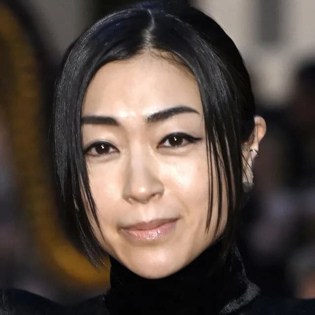 宇多田ヒカル「予約したそば屋で入店拒否される人見ながらすするそば美味すぎ」←これ