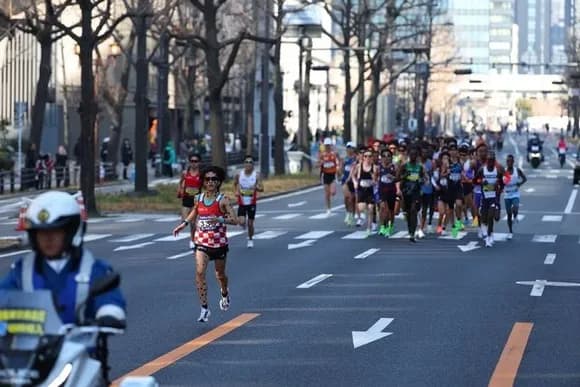 【画像】大阪マラソン、先頭のやつが微グロで若干放送事故ｗｗｗｗｗｗｗｗｗｗｗｗｗ