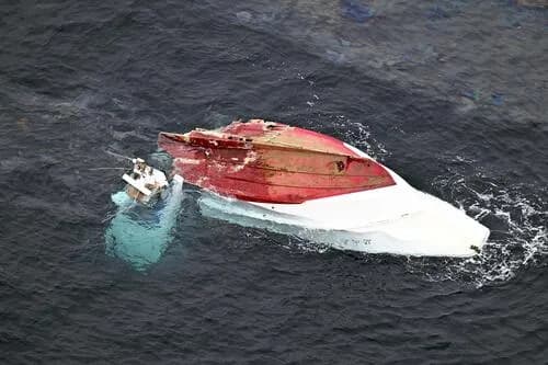 貨物船を操縦していた女の子(21)、逮捕される