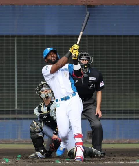 【日本ハム】新外国人のカストロが衝撃の場外弾