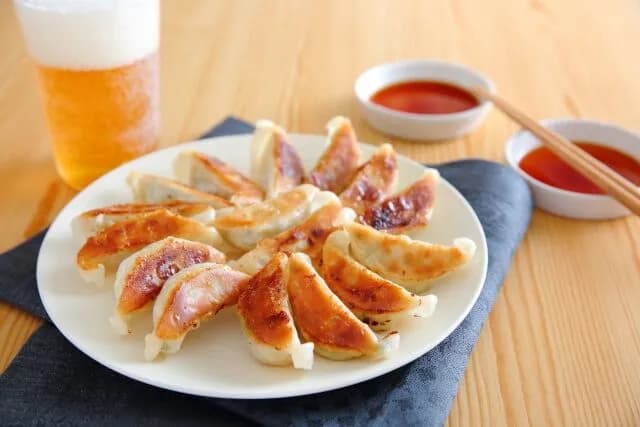 餃子　ビール←ここに一品加えて最強にしろ